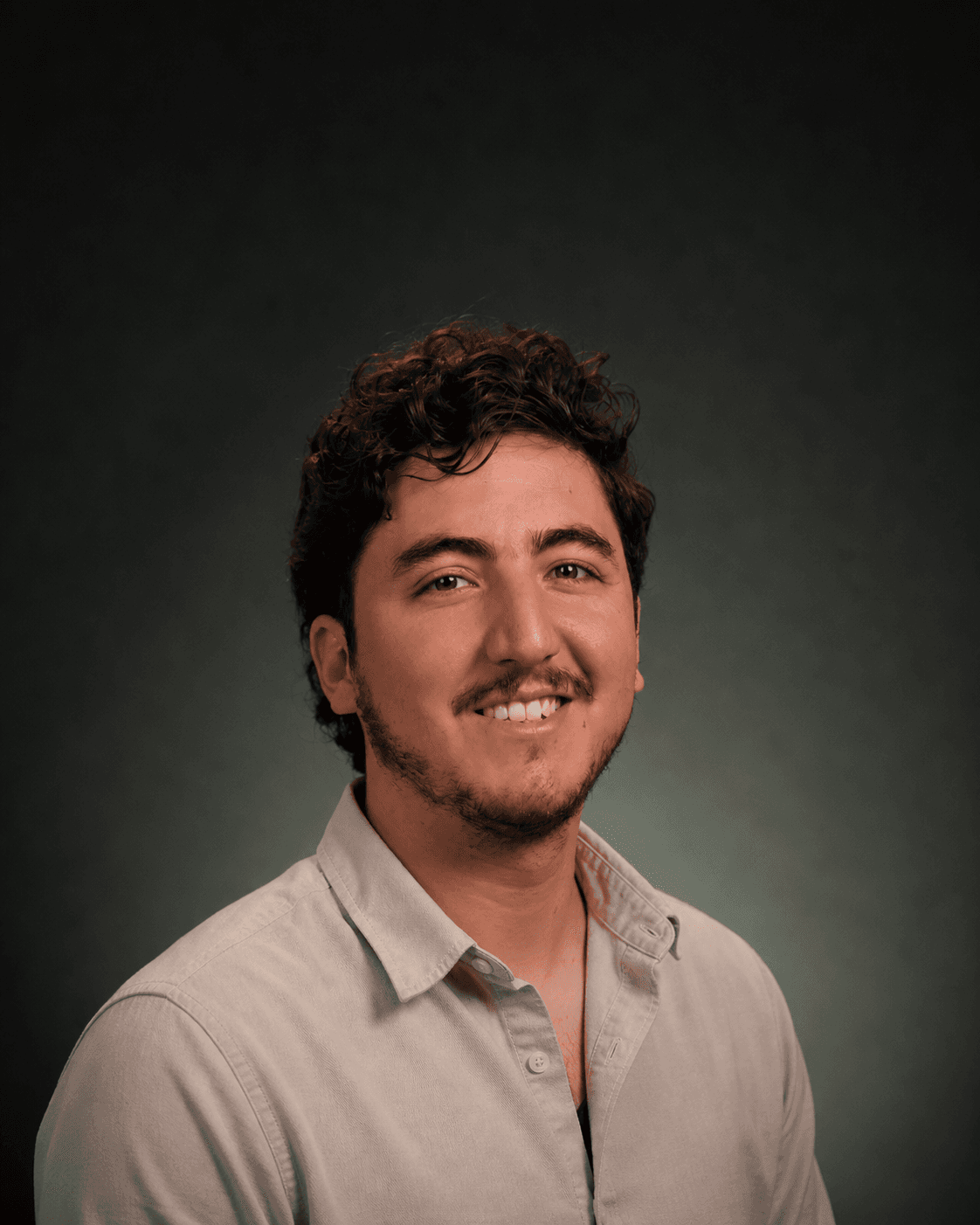 Retrato de Andrés Marcelo Villarreal Pérez, co-fundador de VIMA Consulting